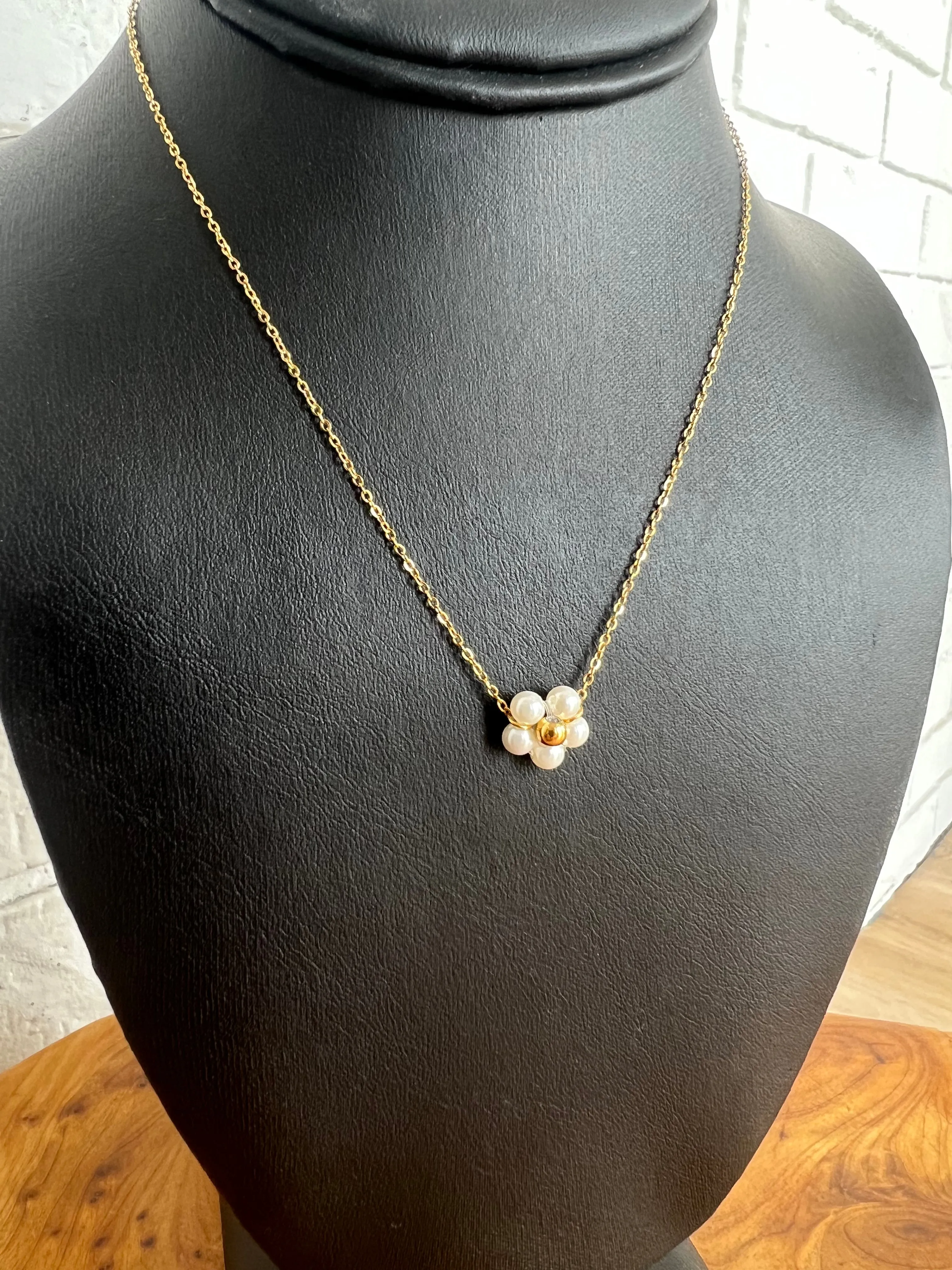 18K Dainty Daisy Necklace