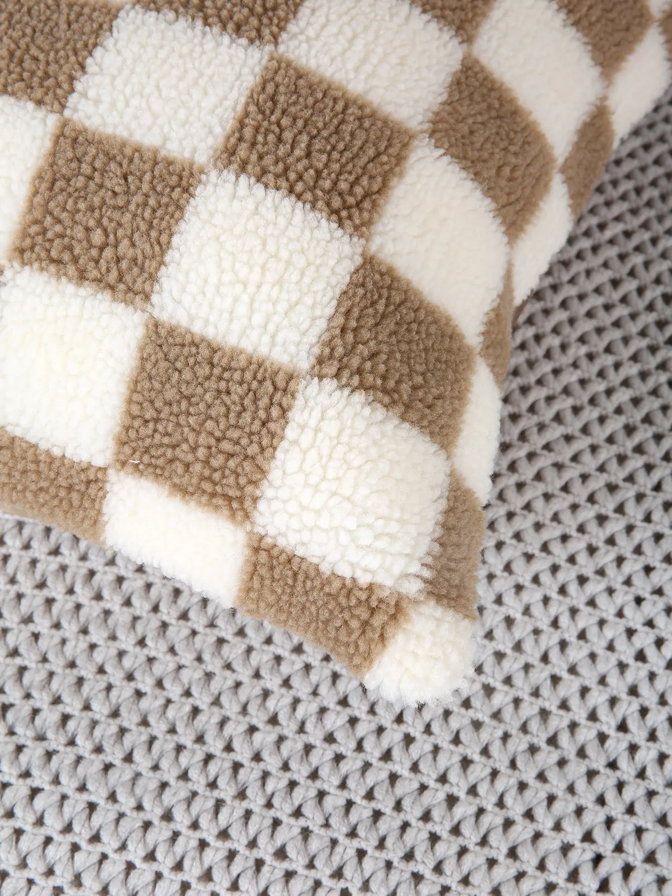 1pc Checkered Pattern Fluffy Cushion Cover Without Filler